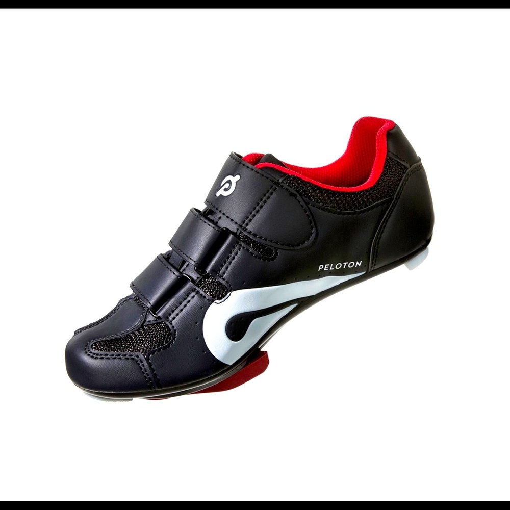 Never worn Women’s size 9 Peloton shoes